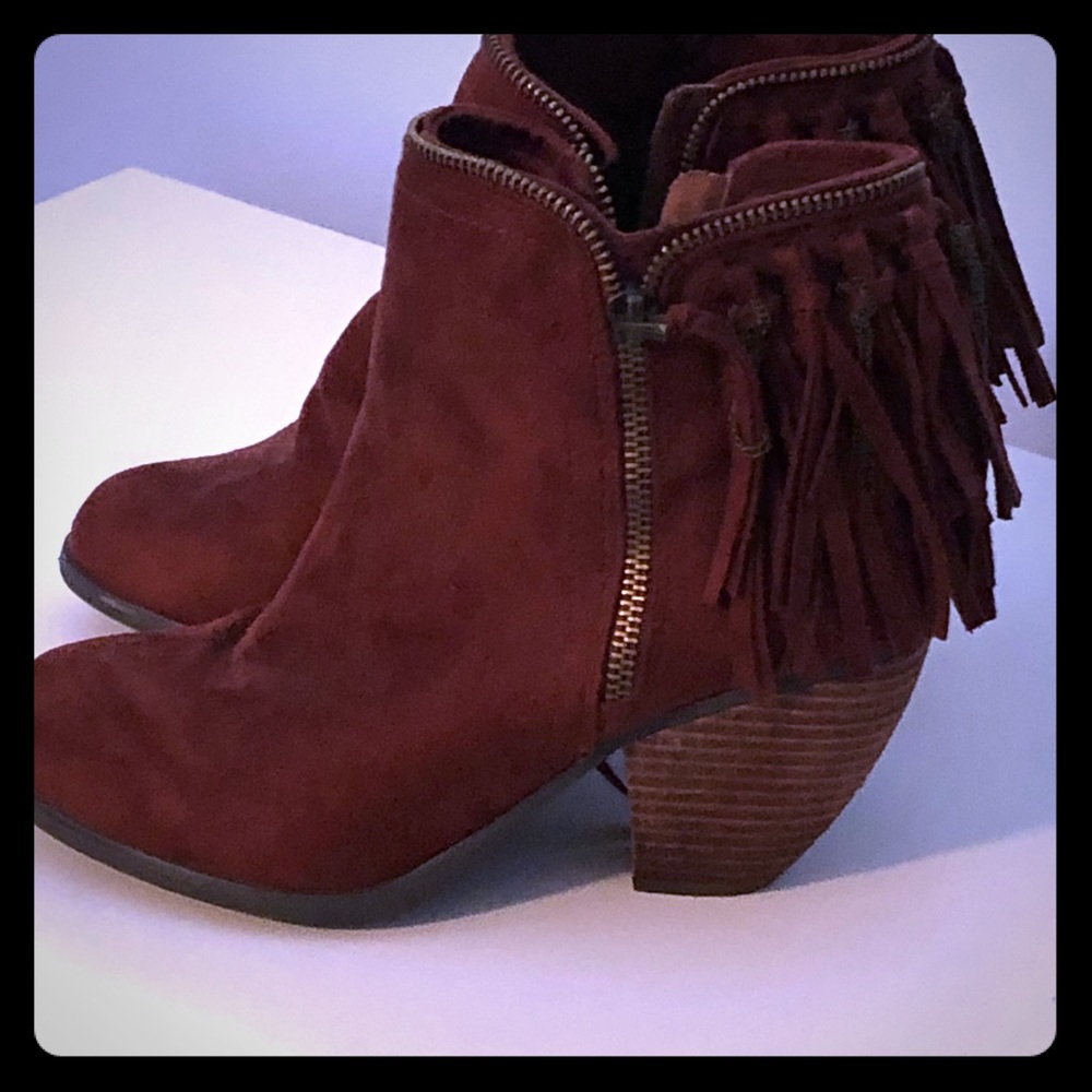 Ankle boots with fringe